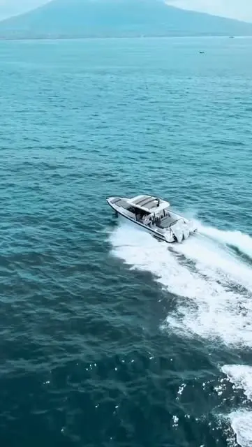 A boat from AliKing’s photo collection underway at sea
